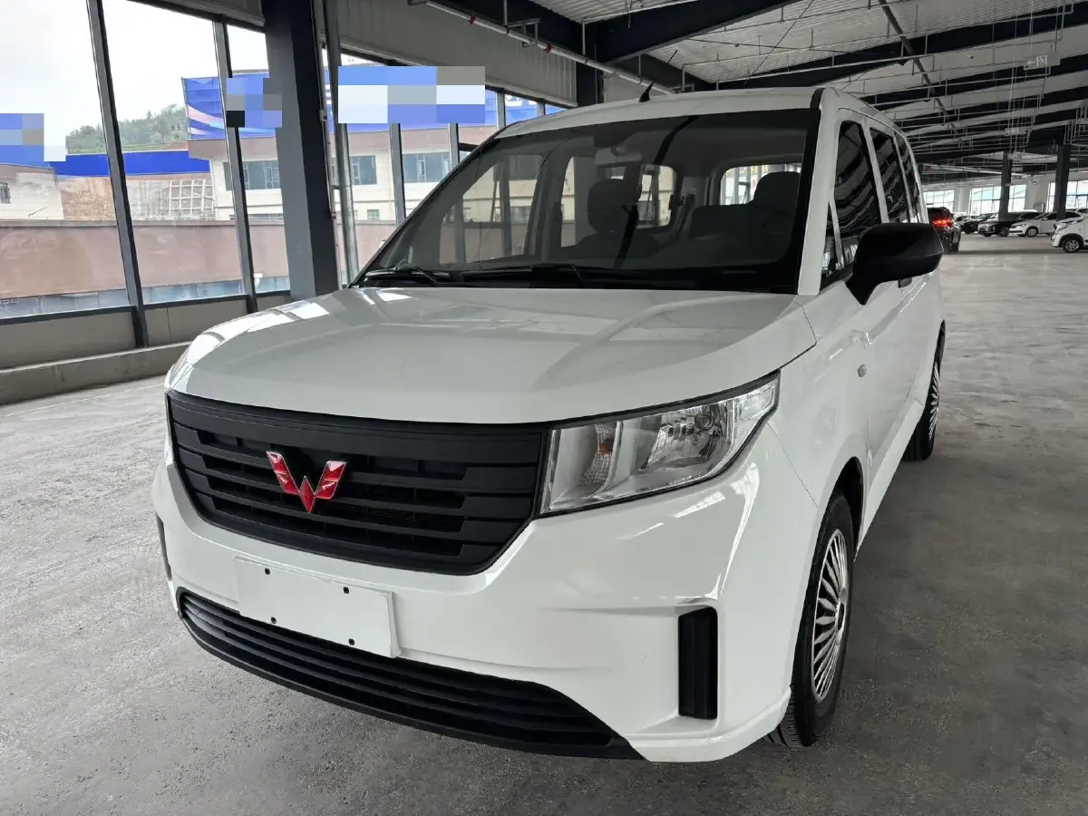2020 WuLing HongGuang Plus 1.5L 99HP L4 6MT