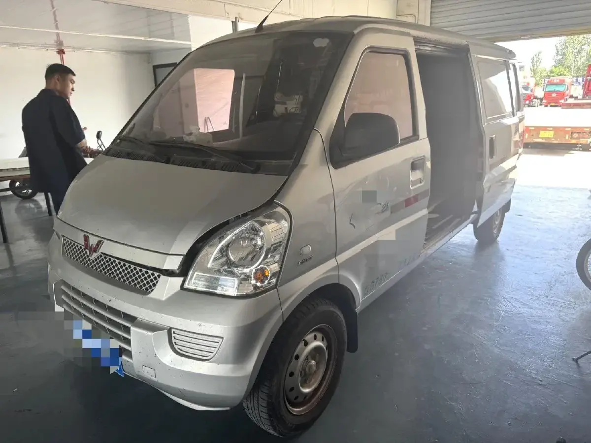 2021 WuLing RongGuang 1.5L 99HP L4 5MT