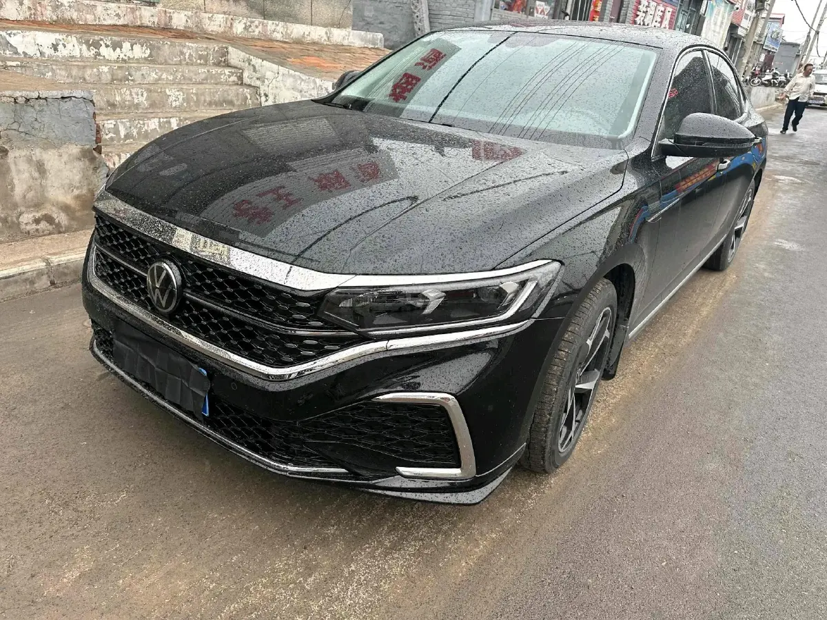 2024 Volkswagen Passat 2.0T 220HP L4 7DCT