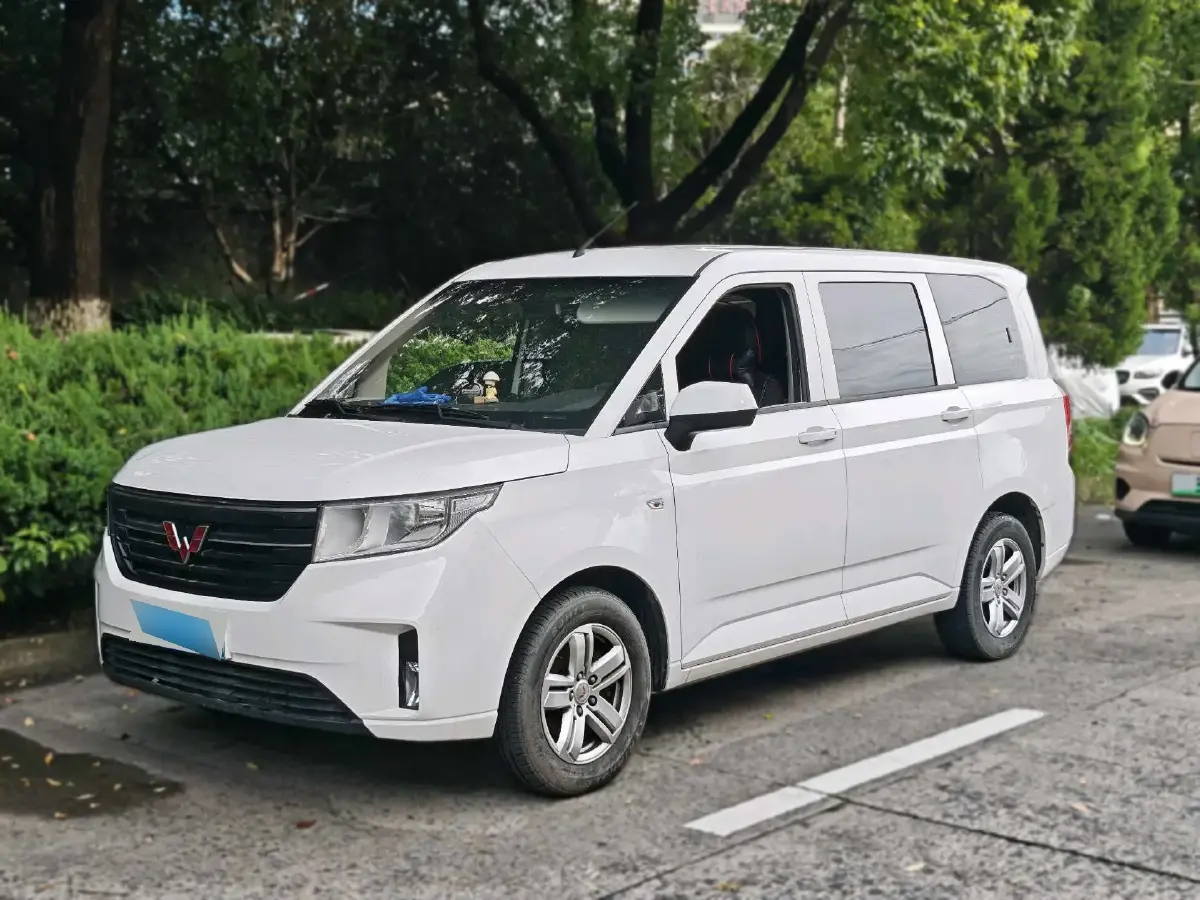 2021 WuLing HongGuang Plus 1.5T 147HP L4 6MT