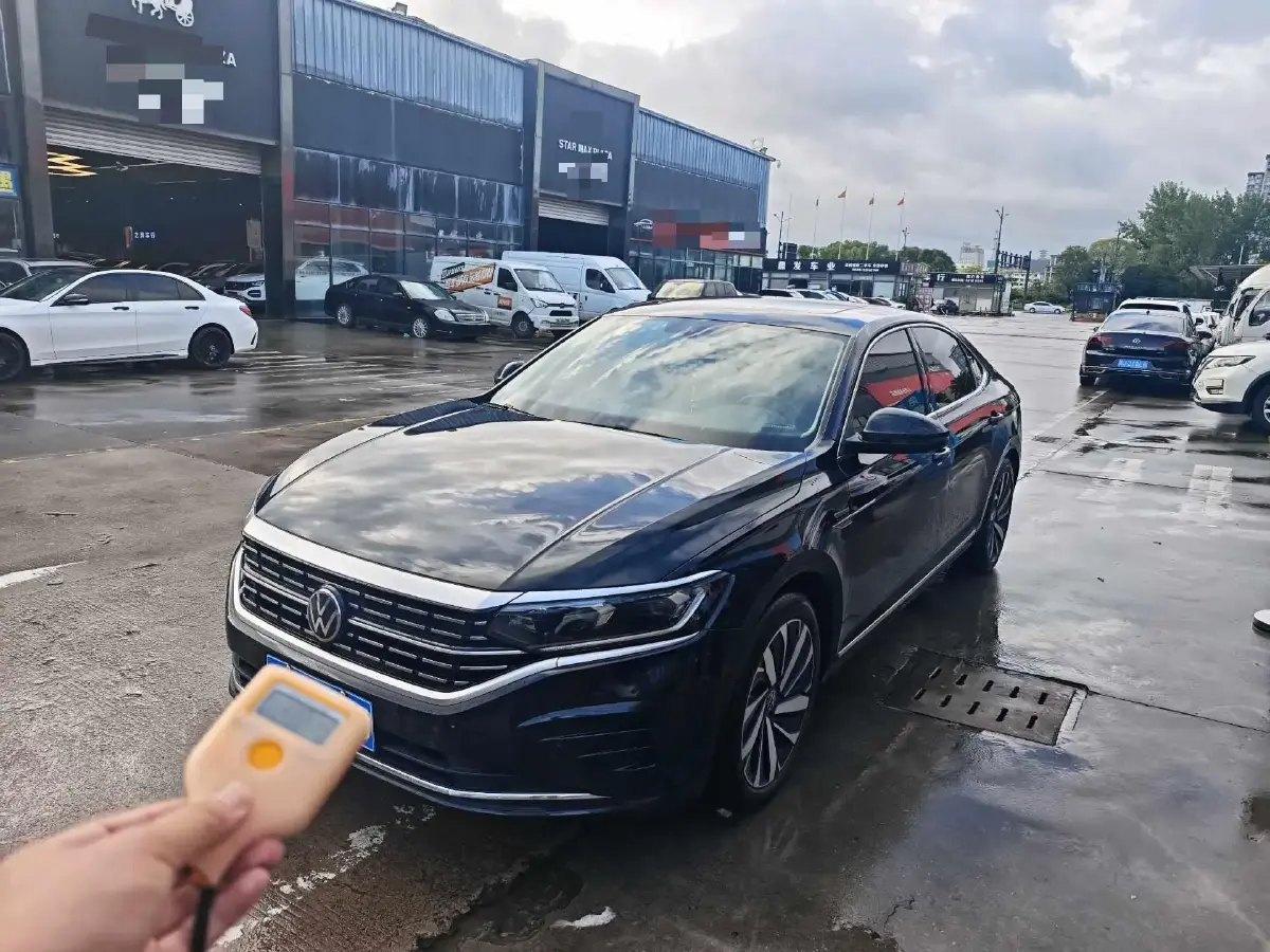 2023 Volkswagen Passat 2.0T 186HP L4 7DCT