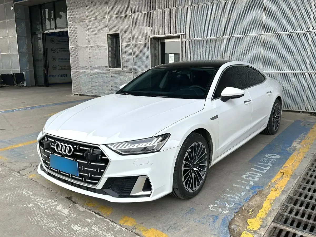 2022 Audi A7L 2.0T 245HP L4 7DCT