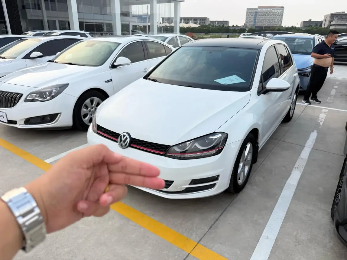 2015 Volkswagen Golf 1.4T 131HP L4 7DCT