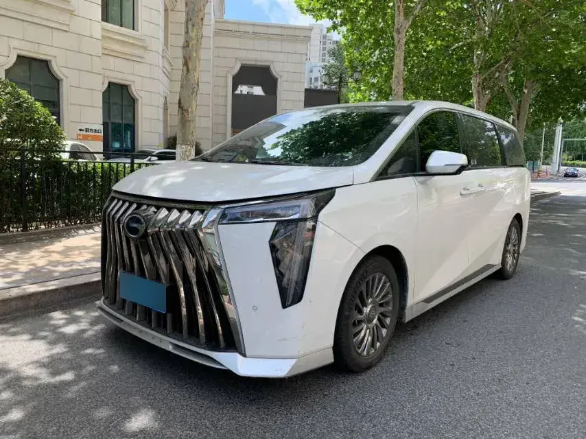 2023 GAC Trumpchi M8 2.0T 190HP L4 E-CVT Hybrid