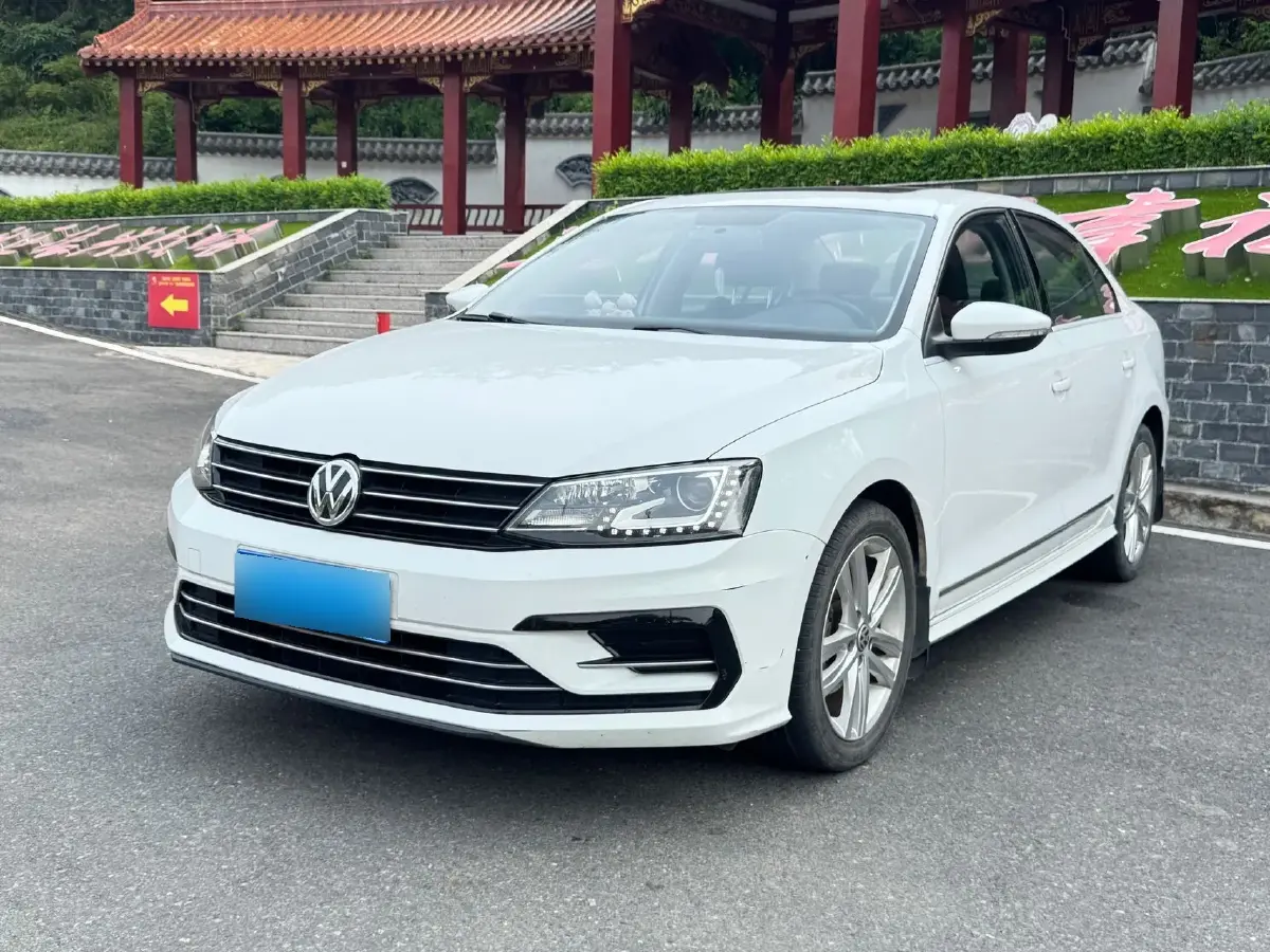 2018 Volkswagen Sagitar 1.4T 150HP L4 7DCT