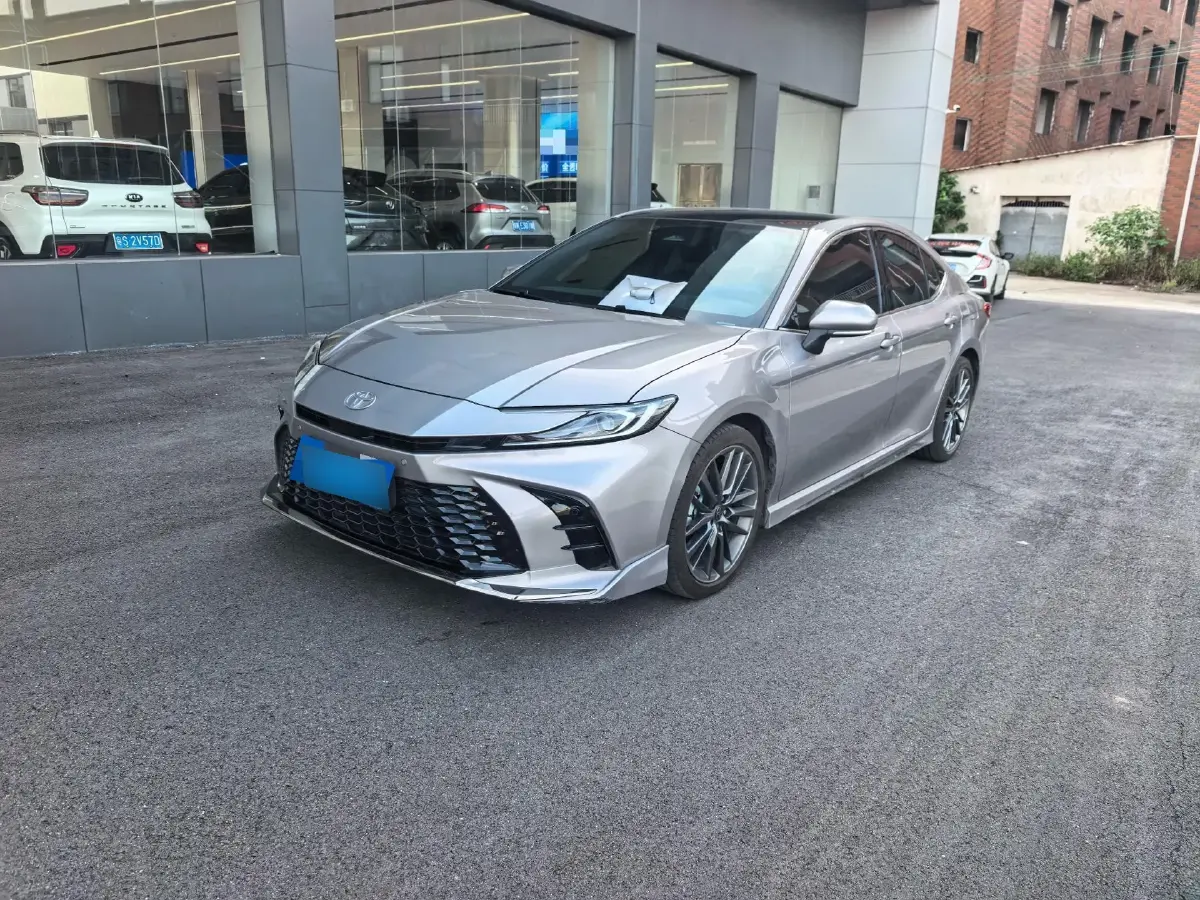 2024 Toyota Camry 2.0L 152HP L4 E-CVT Hybrid