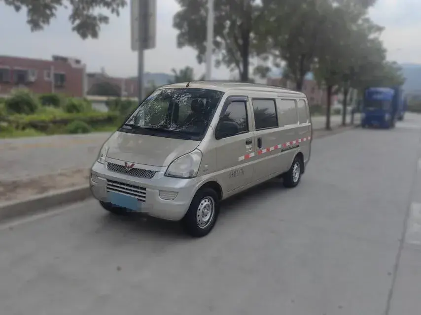 2012 WuLing RongGuang 1.5L 107HP L4 5MT