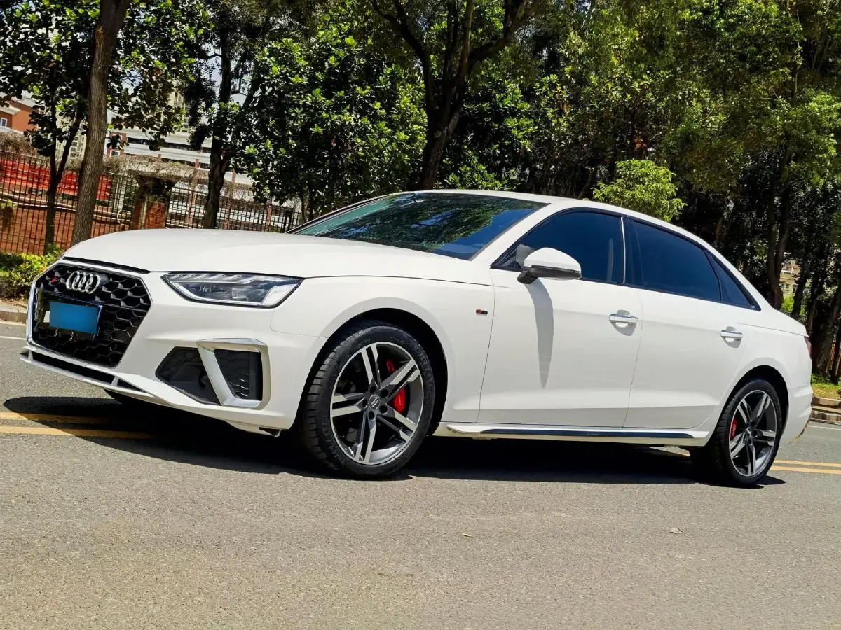 2022 Audi A4L 2.0T 190HP L4 7DCT