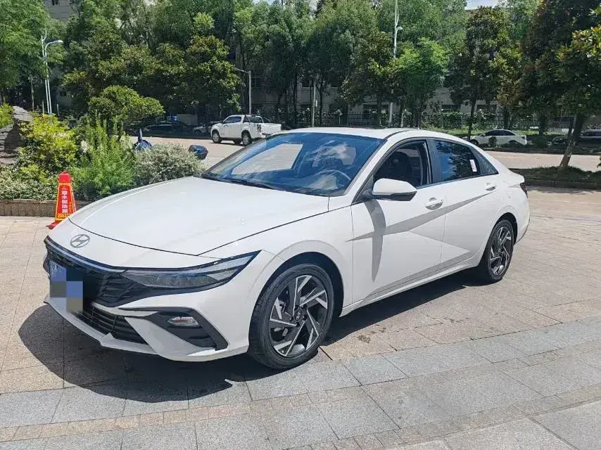 2023 Hyundai Elantra 1.5L 115HP L4 CVT