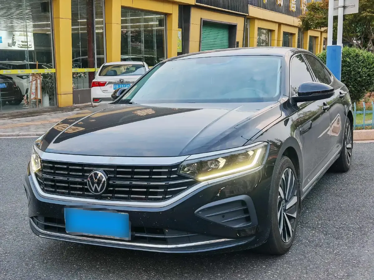 2024 Volkswagen Passat 2.0T 220HP L4 7DCT