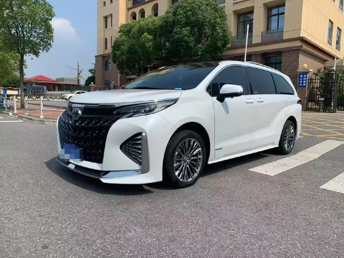 2023 Toyota Sienna 2.5L 189HP L4 E-CVT Hybrid