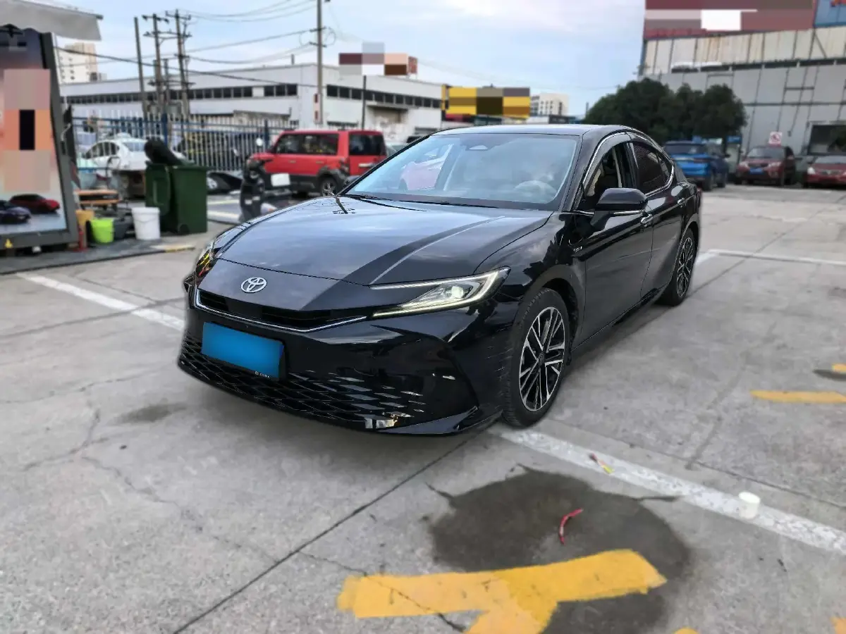 2024 Toyota Camry 2.0L 152HP L4 E-CVT Hybrid