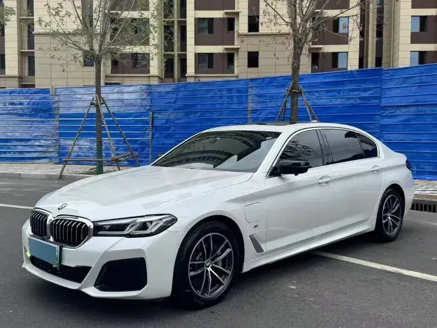 2021 BMW 5 Series 2.0T 184HP L4 8AT PHEV 17.7KWH