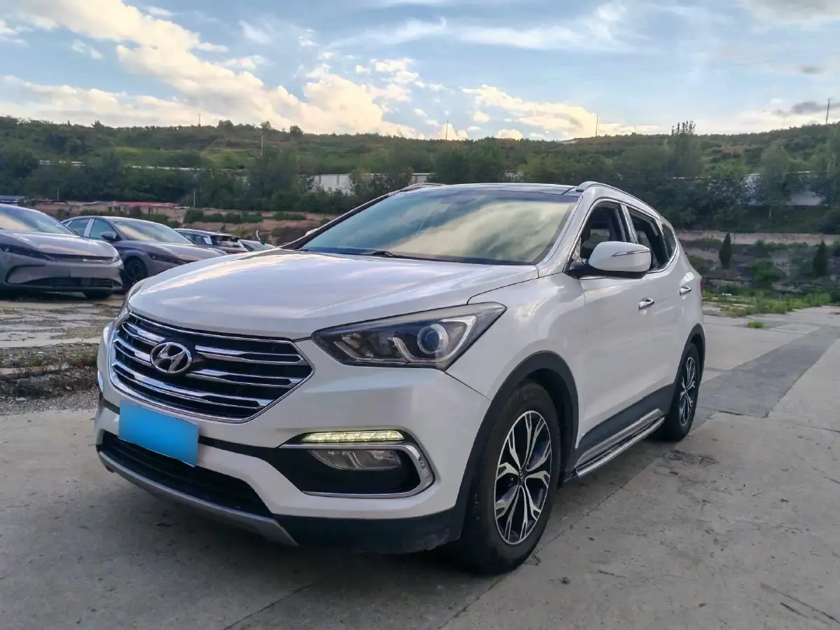 2017 Hyundai Santafe 2.0T 245HP L4 6AT