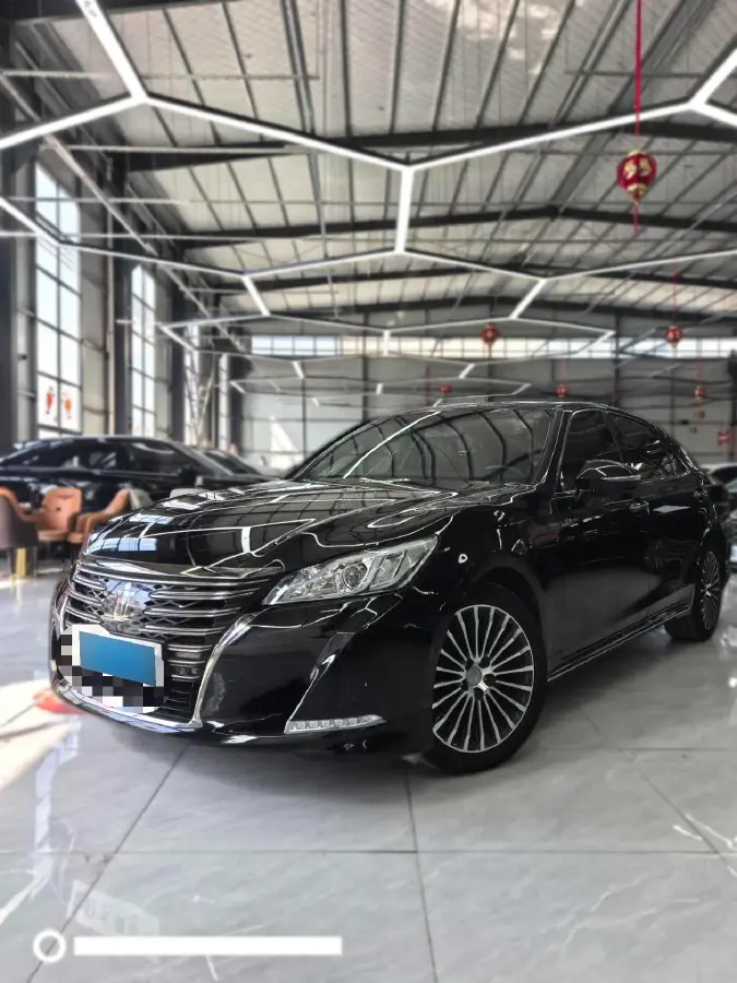 2018 Toyota Crown 2.0T 235HP L4 8AT