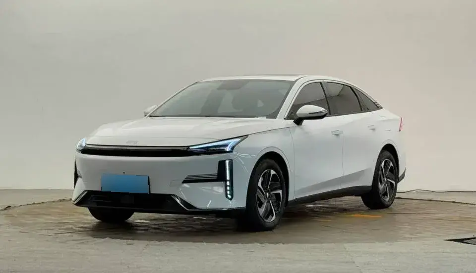 2023 Geely Galaxy L6 1.5T 163HP L4 3DHT PHEV