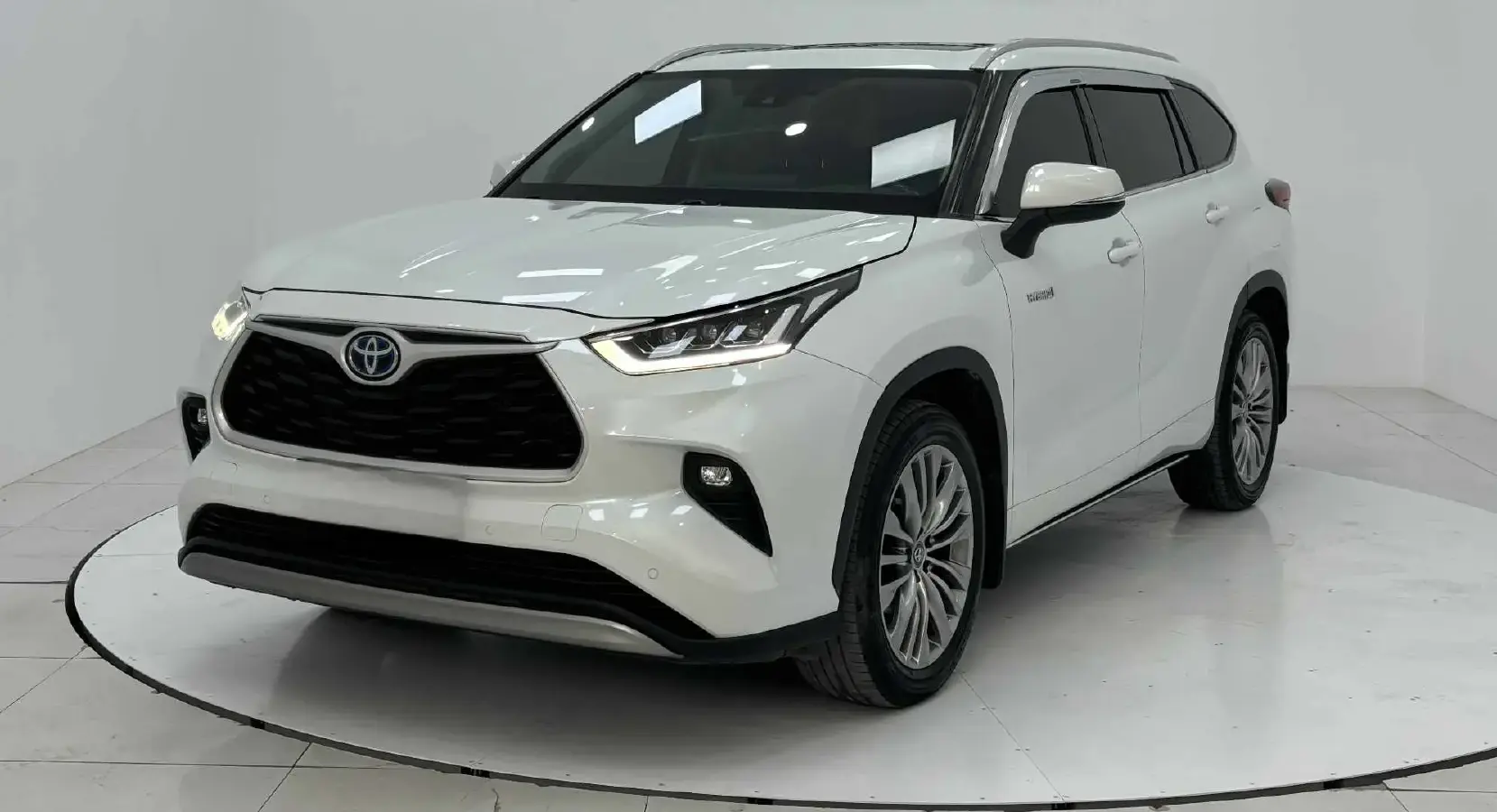 2022 Toyota Highlander 2.5L 192HP L4 E-CVT Hybrid