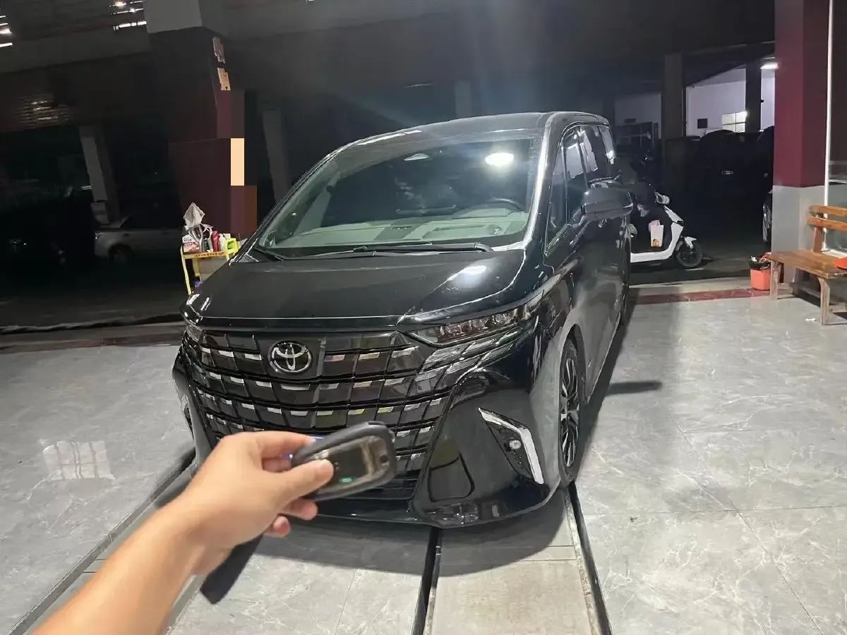 2024 Toyota Alphard 2.5L 190HP L4 E-CVT Hybrid