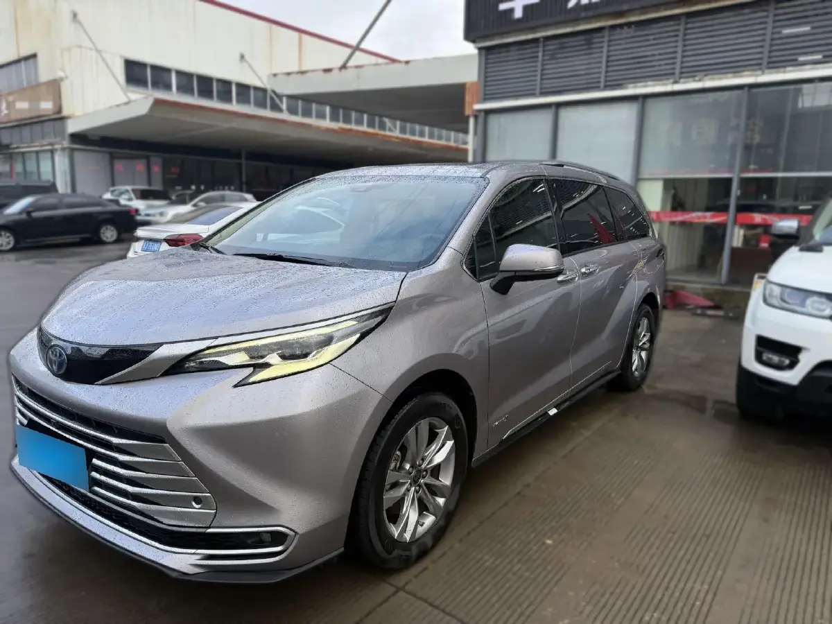 2021 Toyota Sienna 2.5L 192HP L4 E-CVT Hybrid