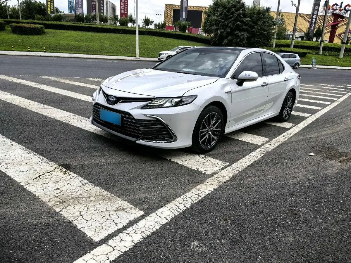 2021 Toyota Camry 2.5L 178HP L4 E-CVT Hybrid