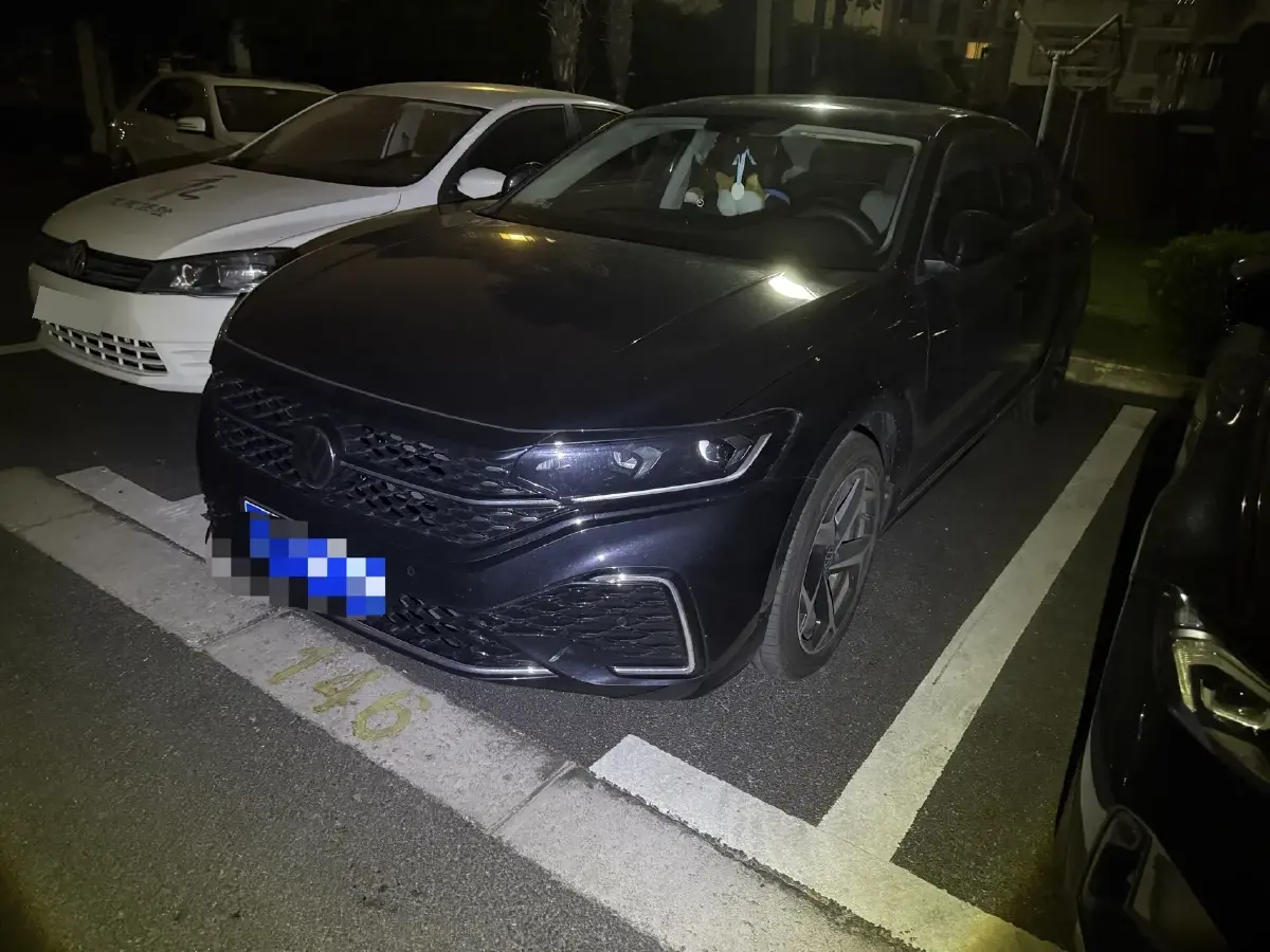 2024 Volkswagen Passat 2.0T 186HP L4 7DCT