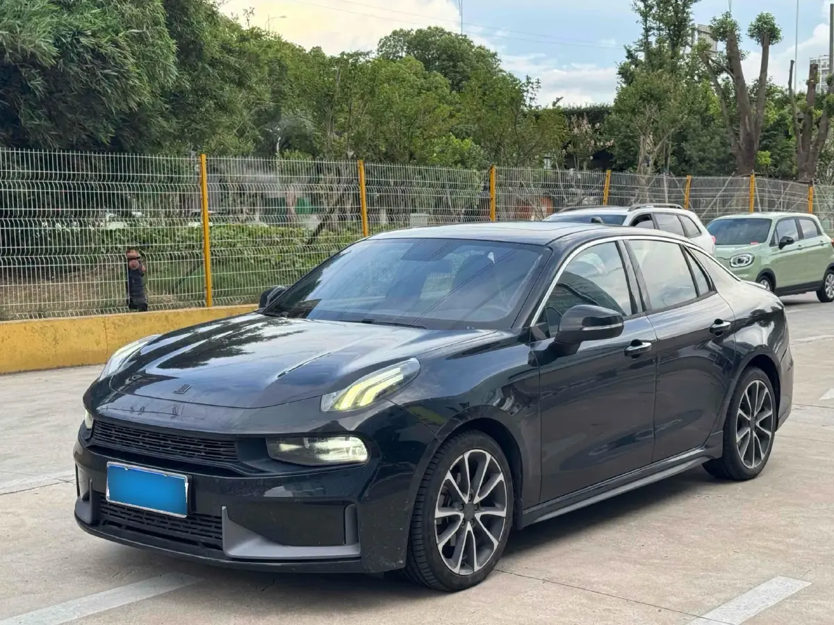 2019 LYNK&CO 03 2.0T 190HP L4 6AT