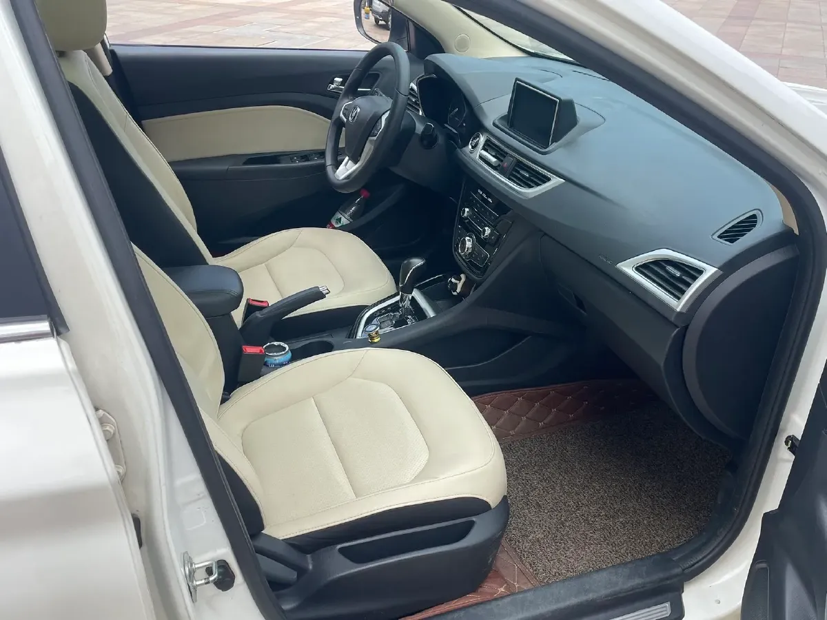 2016 ChangAn Alsvin V7 1.6L 124HP L4 4AT,autocango,china used car exporter,china ev exporter,chinese used car exporter,chinese used ev exporter