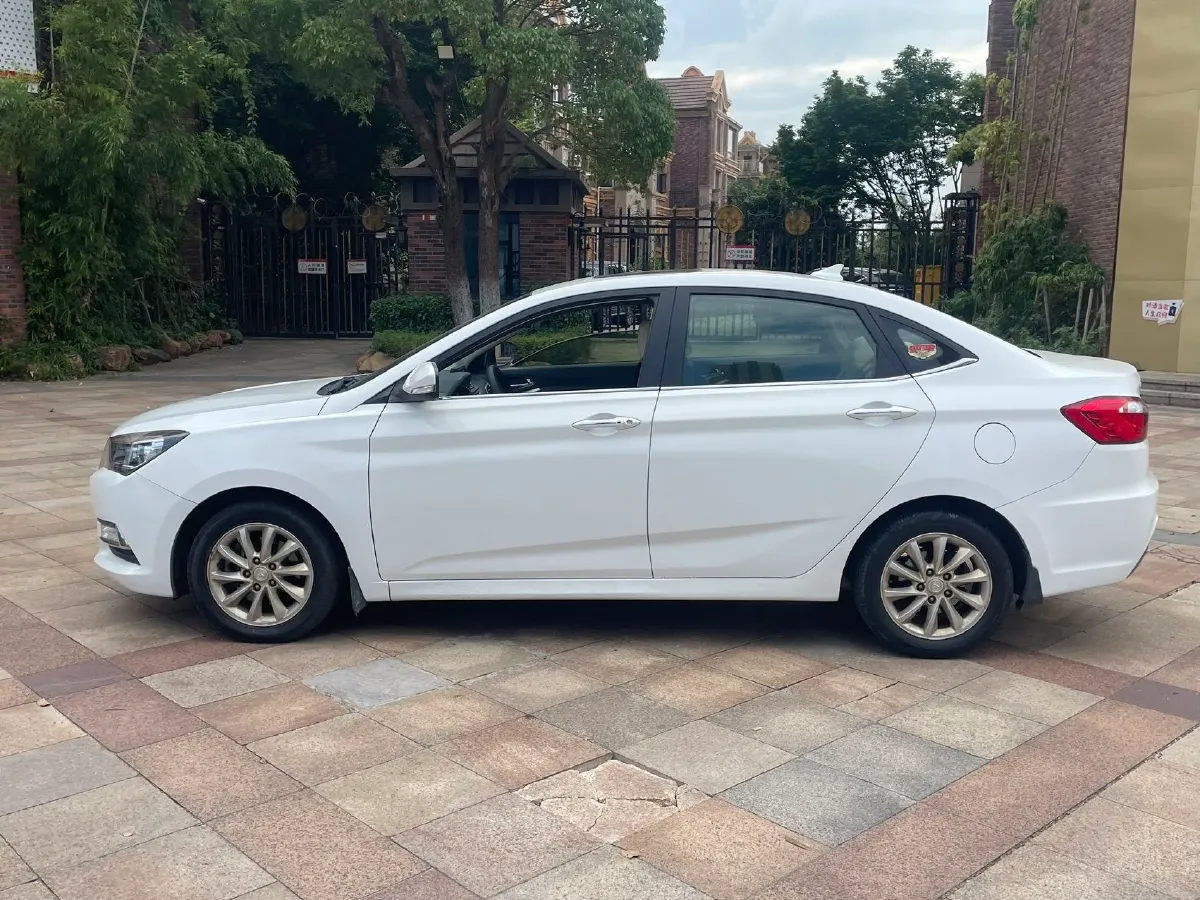 2016 ChangAn Alsvin V7 1.6L 124HP L4 4AT,autocango,china used car exporter,china ev exporter,chinese used car exporter,chinese used ev exporter