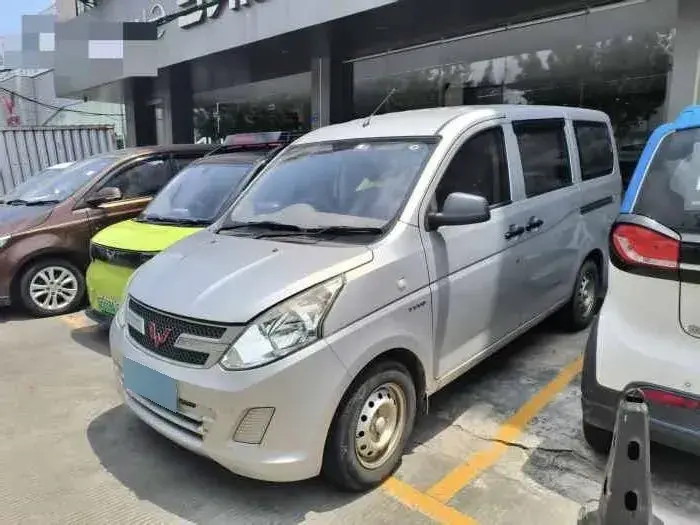 2016 WuLing RongGuang V 1.2L 88HP L4 5MT