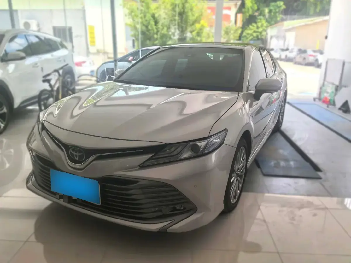 2019 Toyota Camry 2.5L 178HP L4 E-CVT Hybrid