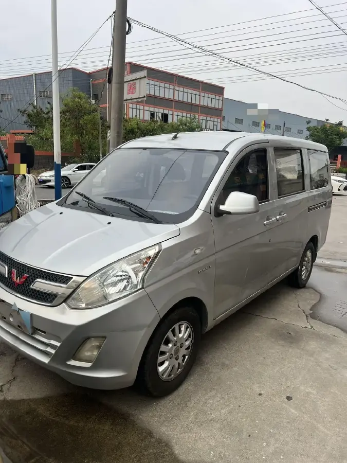 2016 WuLing RongGuang V 1.2L 88HP L4 5MT