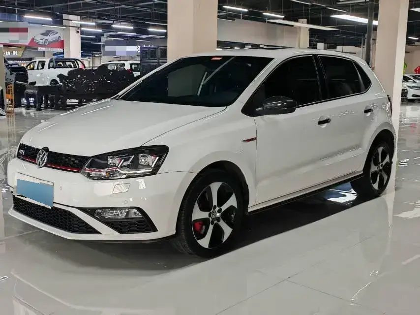 2016 Volkswagen Polo 1.4T 150HP L4 7DCT