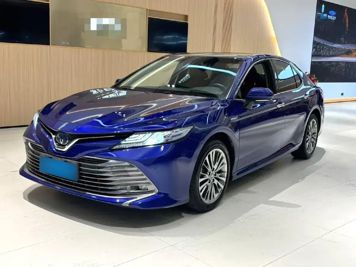 2019 Toyota Camry 2.5L 178HP L4 E-CVT Hybrid