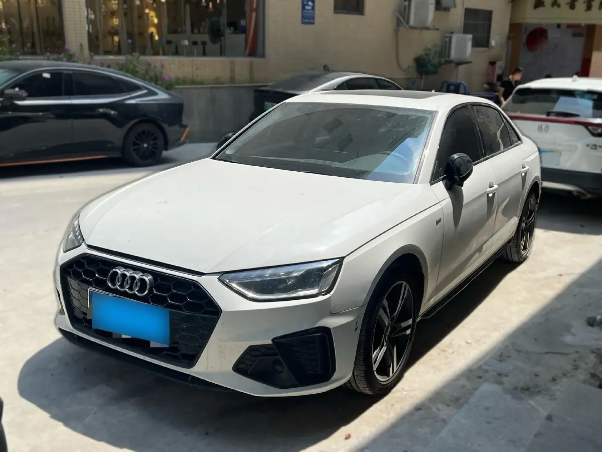 2022 Audi A4L 2.0T 190HP L4 7DCT