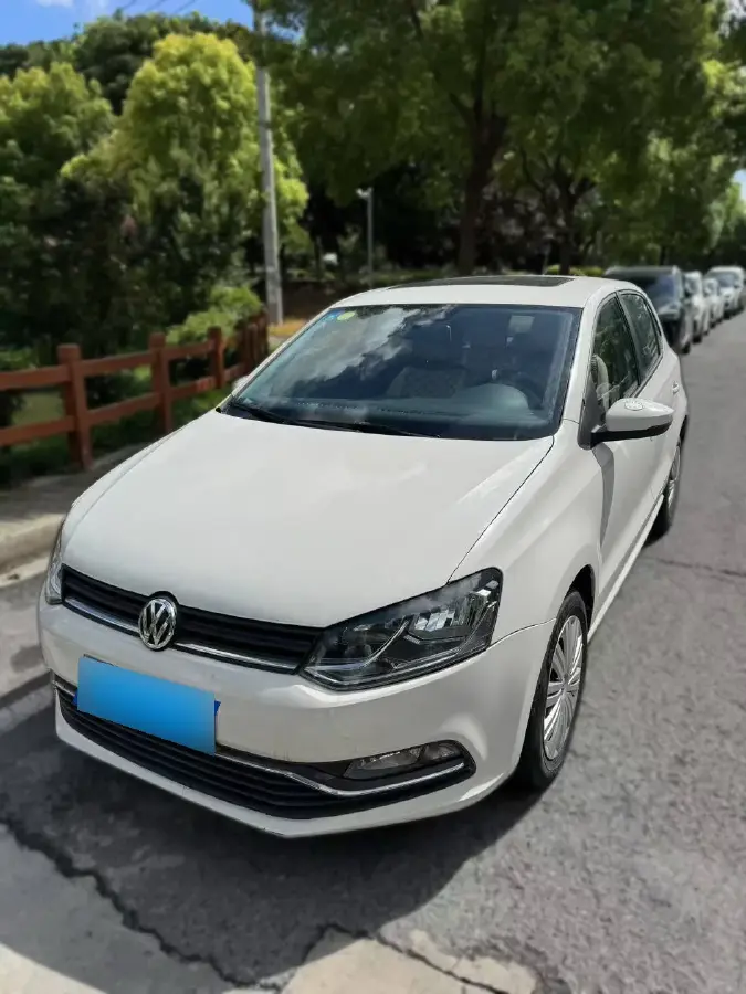 2016 Volkswagen Polo 1.6L 110HP L4 6AT