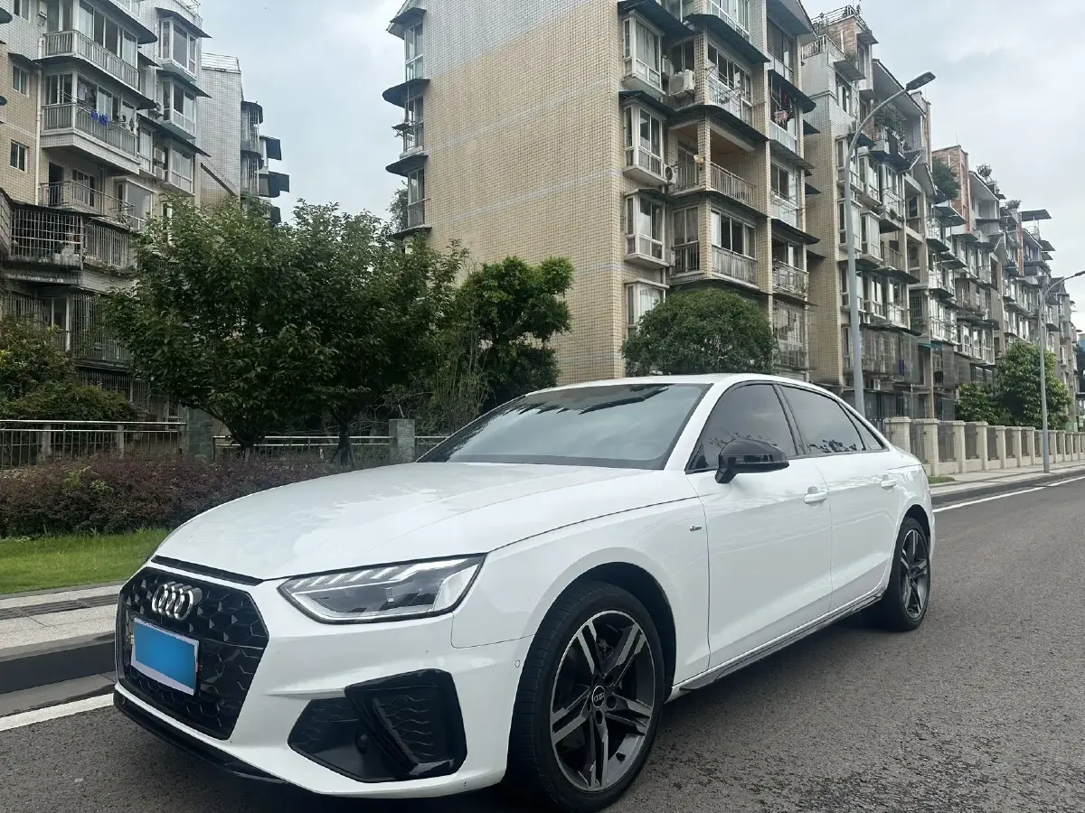 2022 Audi A4L 2.0T 190HP L4 7DCT