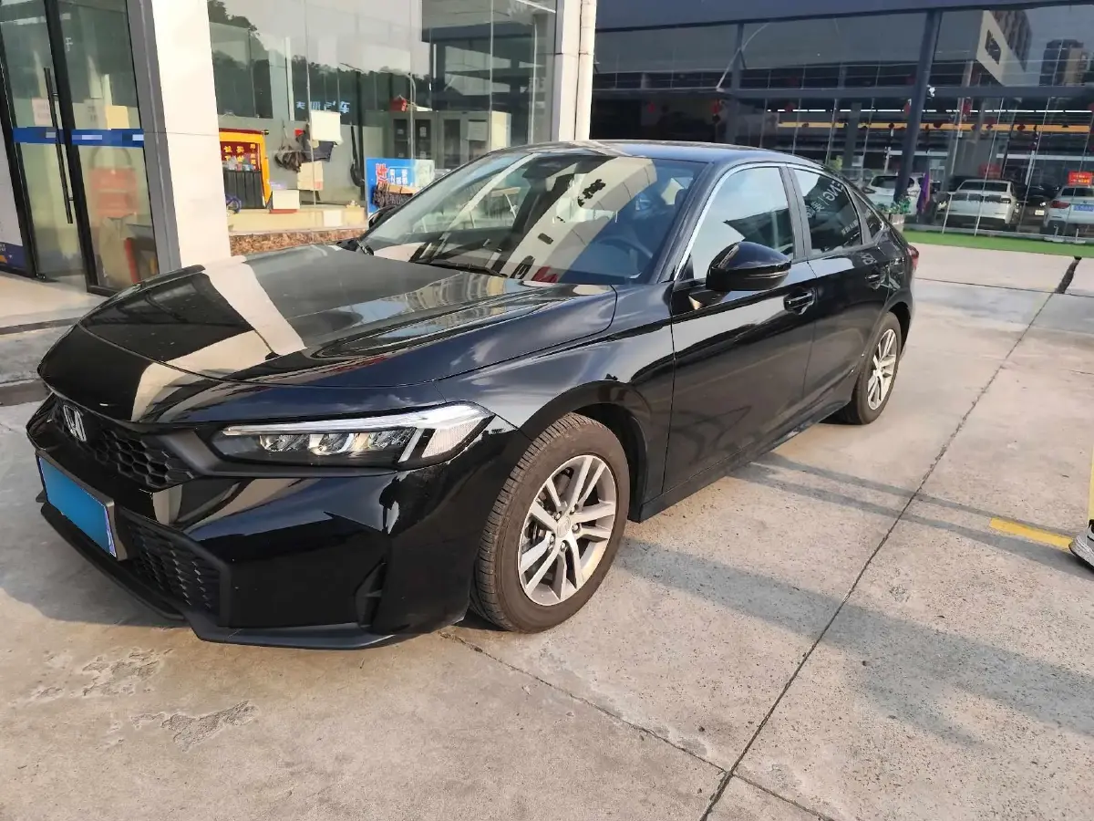 2025 Honda Civic 1.5T 182HP L4 CVT