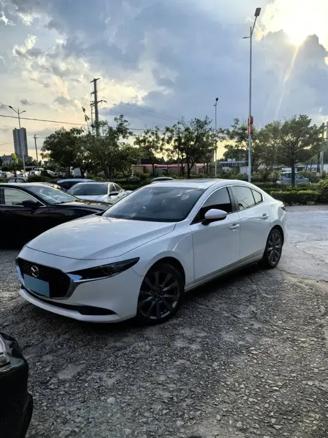 2022 Mazda 3 Axela 2.0L 158HP L4 6AT