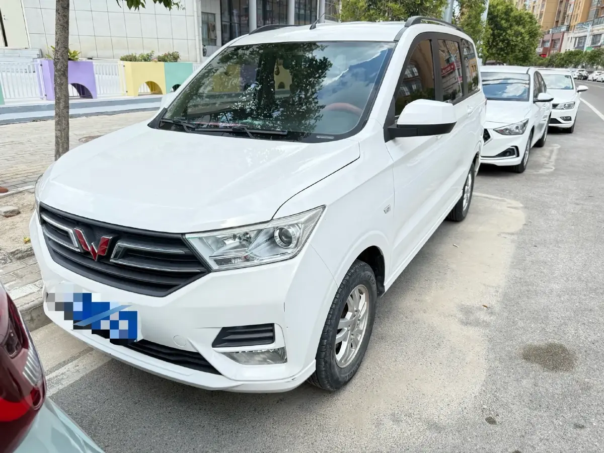 2019 WuLing HongGuang Plus 1.5T 147HP L4 6MT