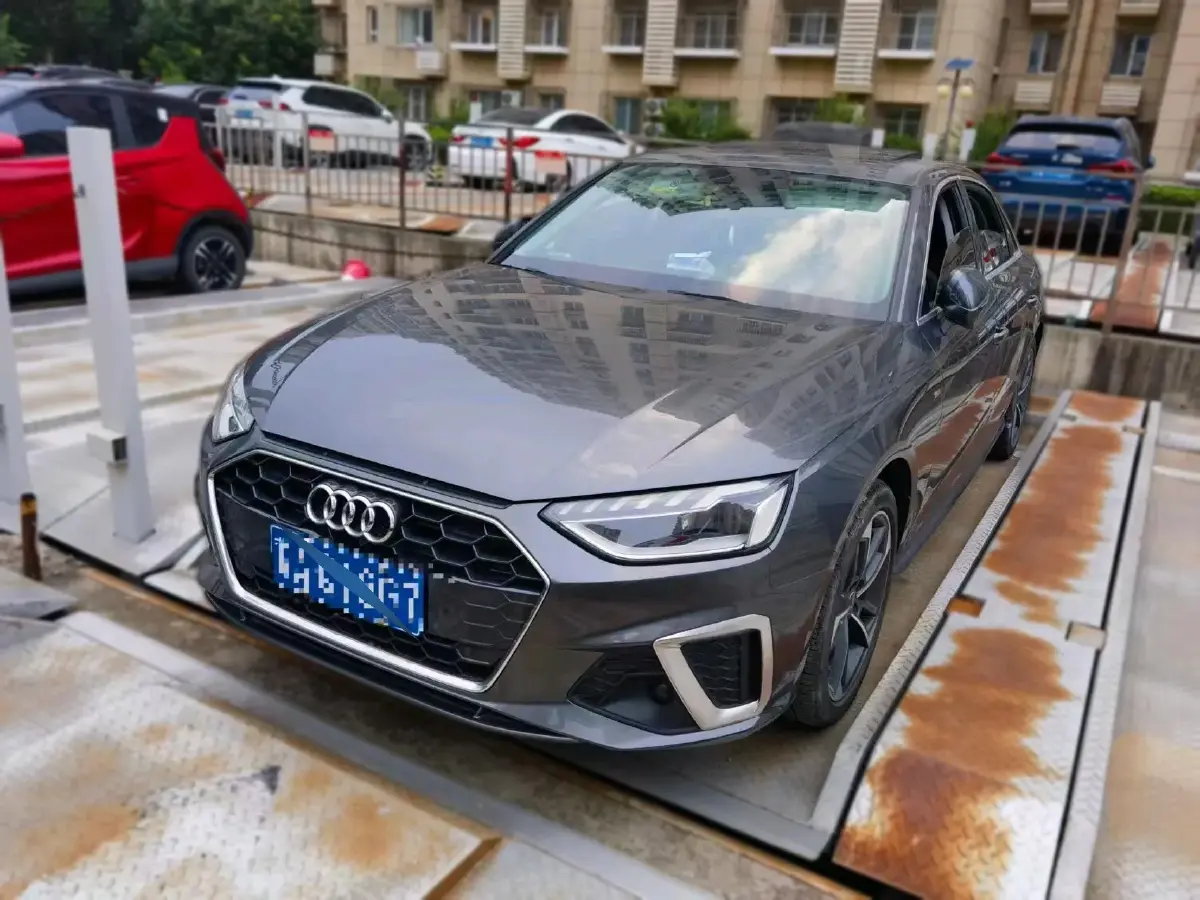 2022 Audi A4L 2.0T 190HP L4 7DCT