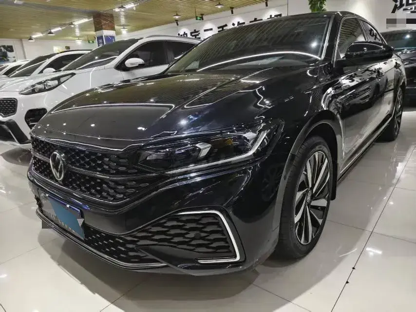 2022 Volkswagen Passat 2.0T 186HP L4 7DCT