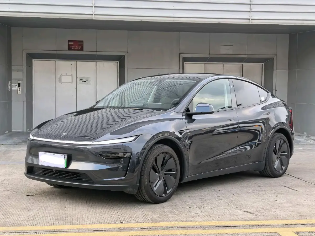 2025 Tesla Model Y BEV 62.5KWH