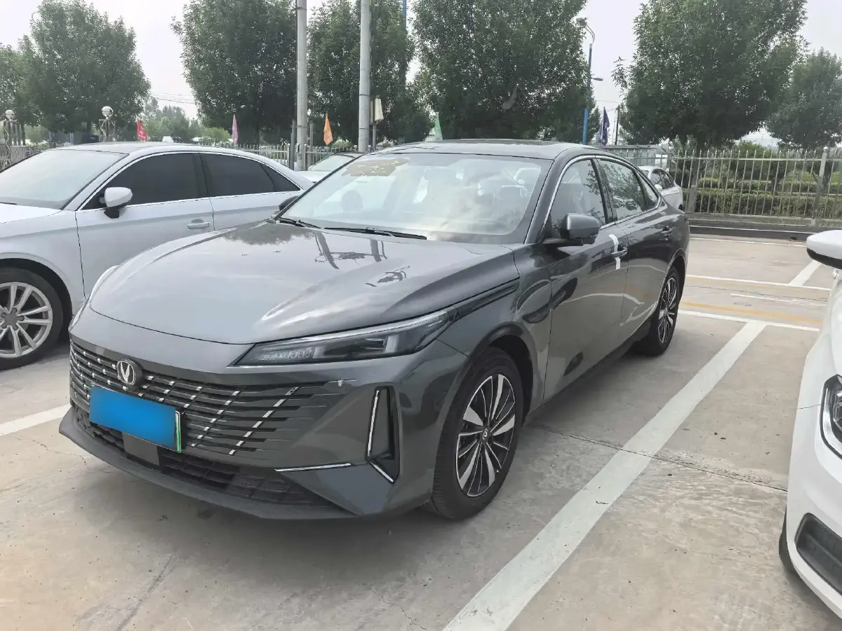 2025 ChangAn EadoPHEV 1.5L 98HP L4 E-CVT PHEV