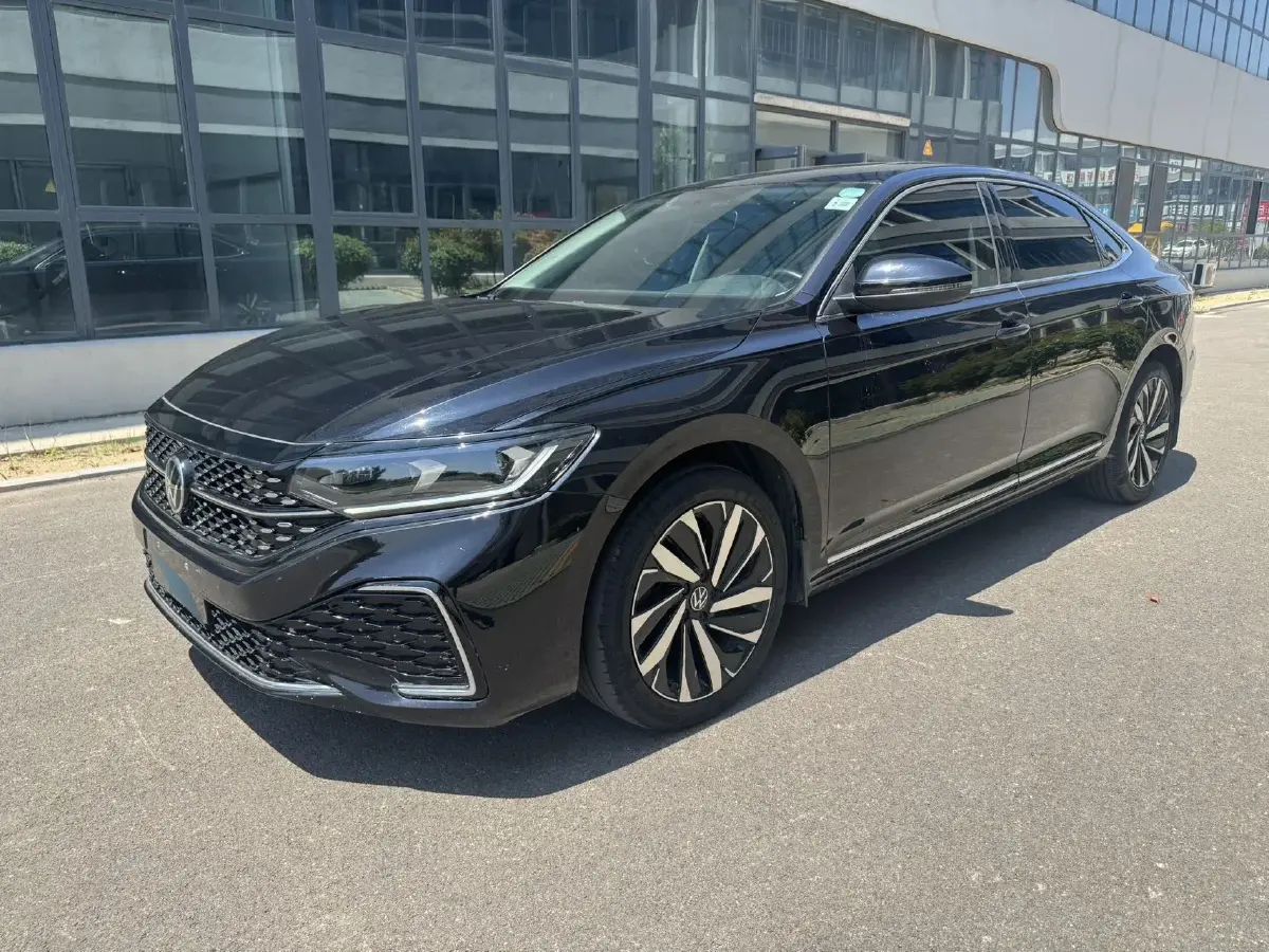 2022 Volkswagen Passat 2.0T 186HP L4 7DCT