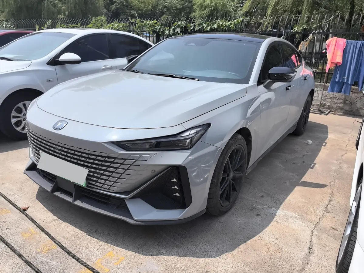 2023 ChangAn UNI-V iDD 1.5T 170HP L4 6TCT PHEV 18.4KWH