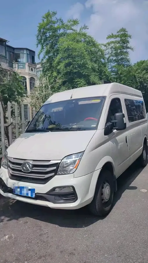 2023 MAXUS XinTu V80 2.0T 127HP L4 6MT