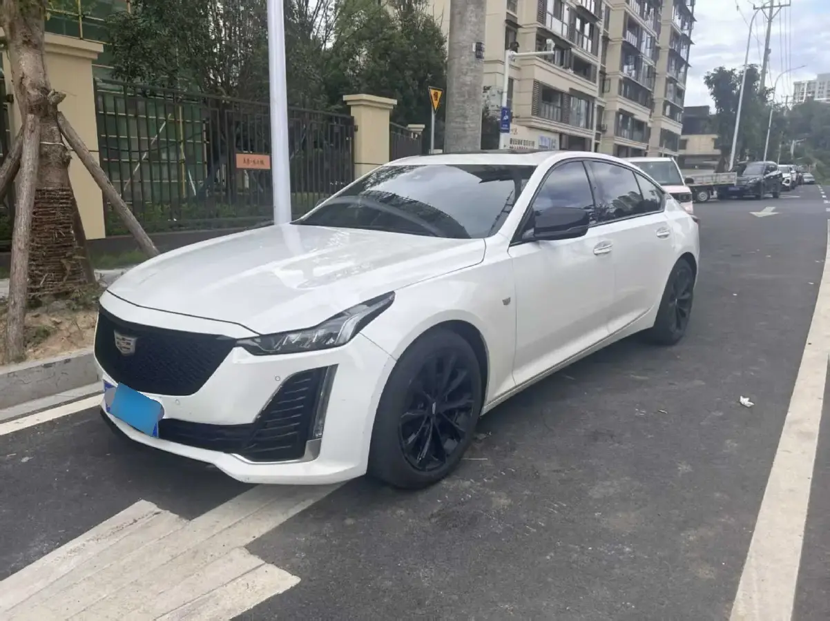 2022 Cadillac CT5 2.0T 237HP L4 10AT