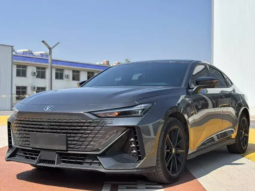 2023 ChangAn UNI-V iDD 1.5T 170HP L4 6TCT PHEV 18.4KWH