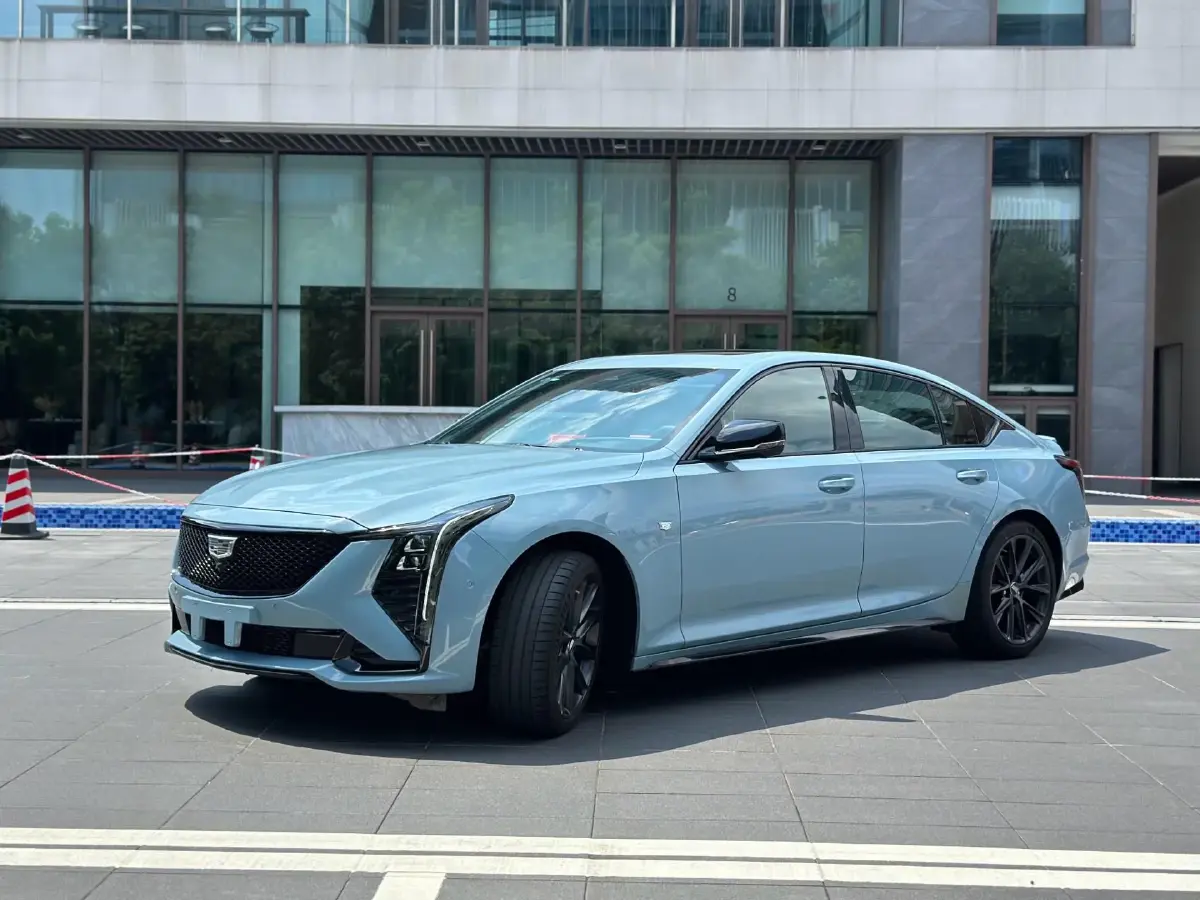 2025 Cadillac CT5 2.0T 237HP L4 10AT