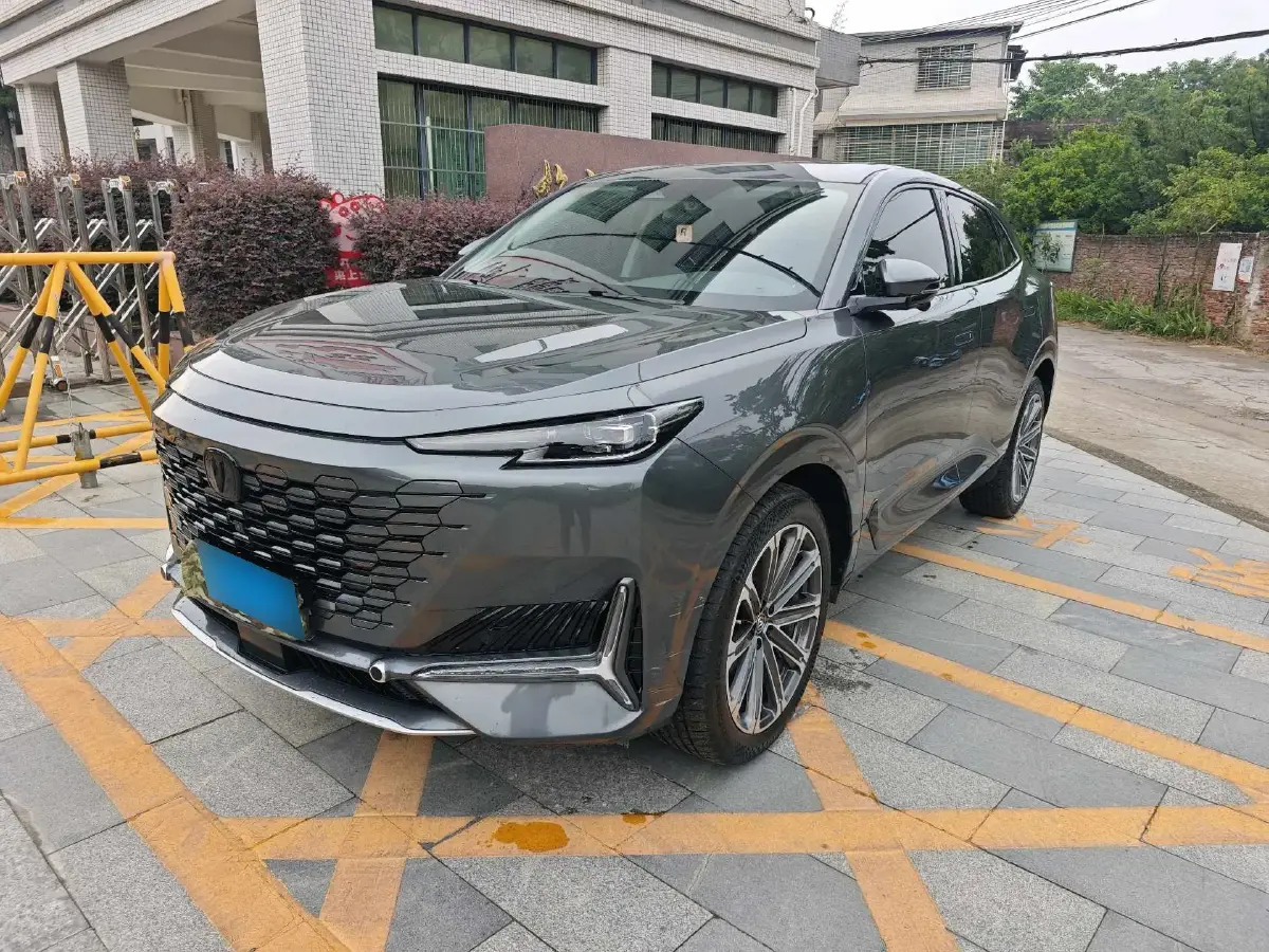 2021 ChangAn UNI-K 2.0T 233HP L4 8AT